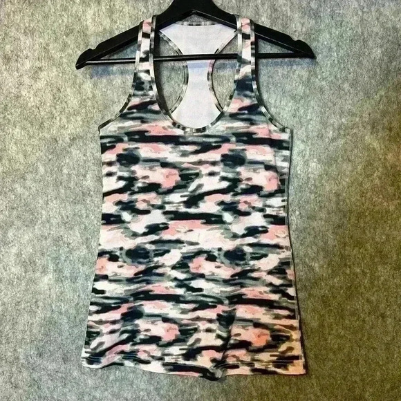 Lululemon Cool Racerback Tank - Size 8 - Picture 3 of 6